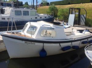 hire the moorhen boat at Upton upon Severn