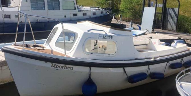 hire the moorhen boat at Upton upon Severn